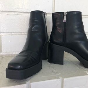 🖤BLACK BOOTIES🖤